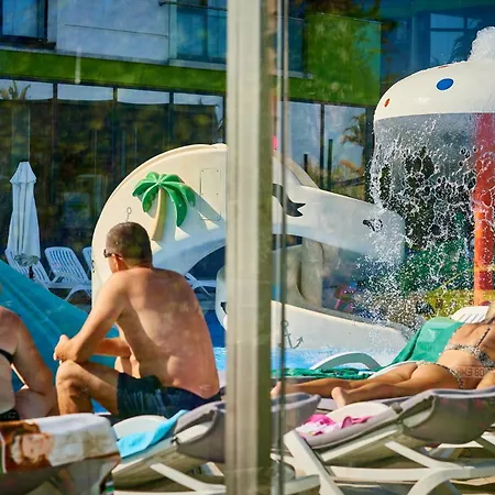 Appartamento Pop Pool & Mamaia Nord *