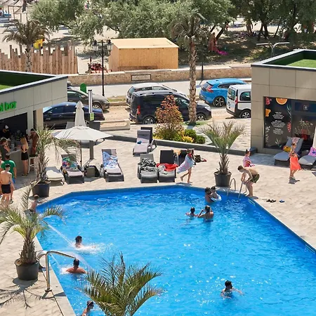 Appartamento Pop Pool & Mamaia Nord *