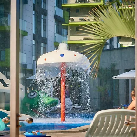 Pop Pool & Mamaia Nord דירה
