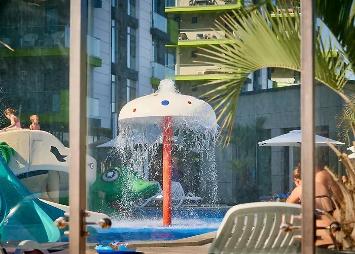 Pop Pool & Mamaia Nord Appartement